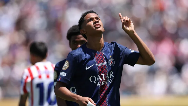 Senny Mayulu comemora gol do PSG no Mundial de Clubes