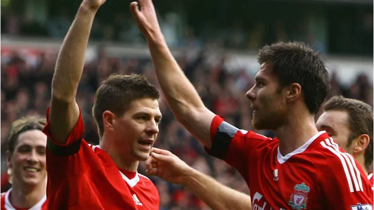 Sob o comando de Xabi Alonso, o uruguaio evolui rapidamente e desponta como um dos grandes nomes do futebol mundial. (Foto de Alex Livesey/Getty Images)