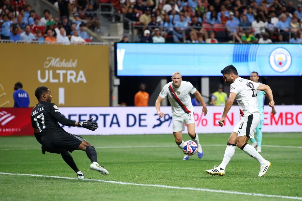 Gündogan marcando seu segundo gol contra o Al Ain (Alex Grimm/Getty Images)