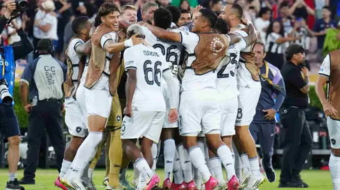 Botafogo tenta surpreender com contra-ataques e força aérea