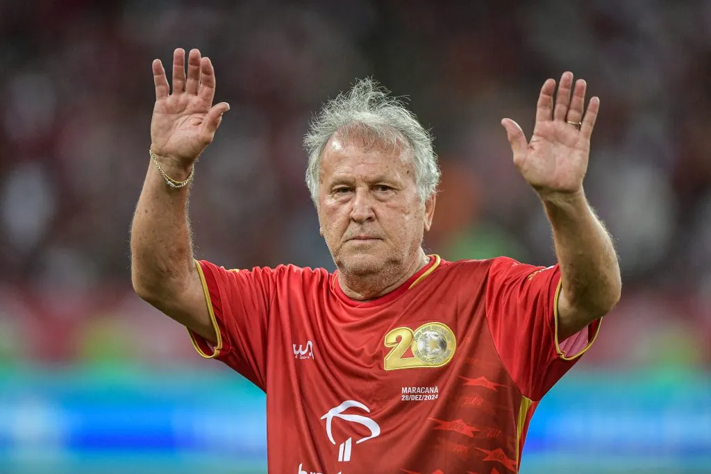 Zico diz que o Flamengo tem time para conquistar o Mundial, e que para isso, precisa passar pelos grandes times. Flamengo x Bayern de Munique se enfrentam neste sábado (28). Foto: Thiago Ribeiro/AGIF