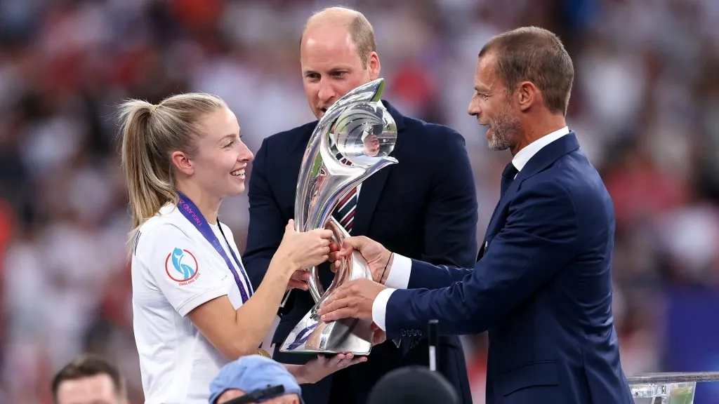 Trofeu da Eurocopa Feminina (Photo by Mike Hewitt/Getty Images)
