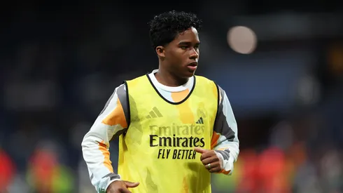 Endrick, no aquecimento pelo Real Madrid