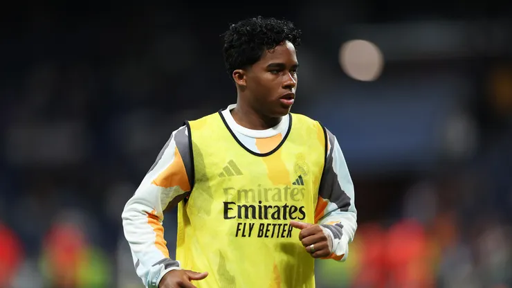 Endrick, no aquecimento pelo Real Madrid