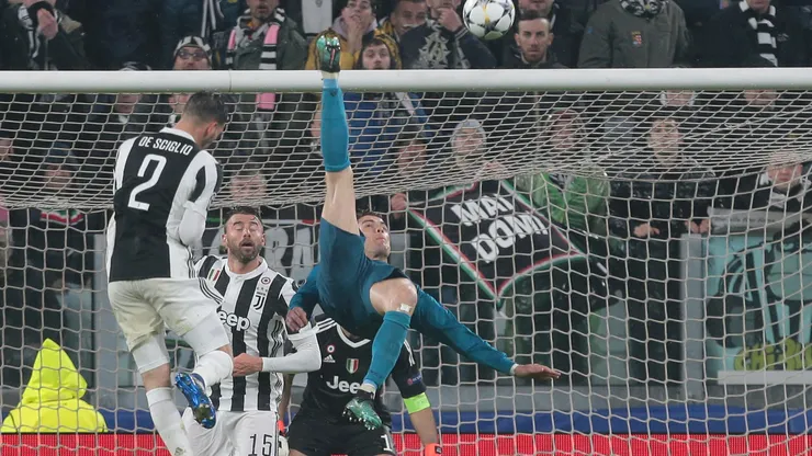 Cristiano Ronaldo marca de bicicleta contra a Juventus