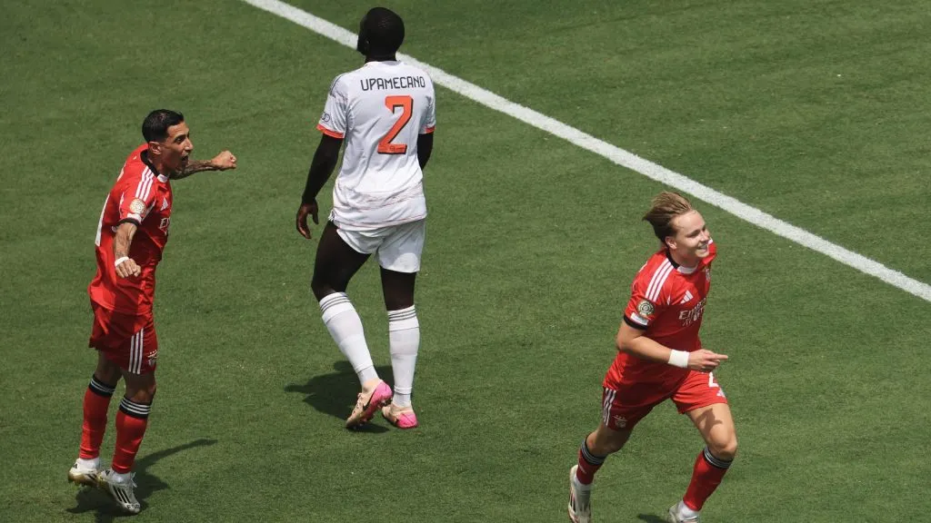 Defesa do Bayern tomando gol do Benfica no Mundial de Clubes. Foto: Michael Reaves/Getty Images