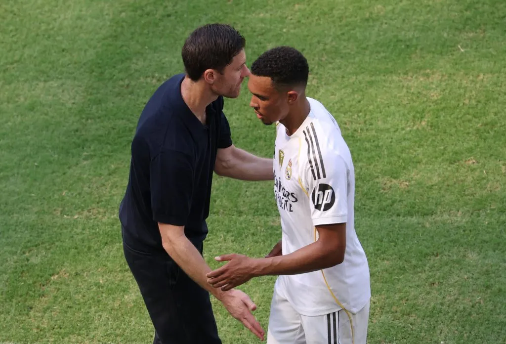 Alexander-Arnold e Xabi Alonso