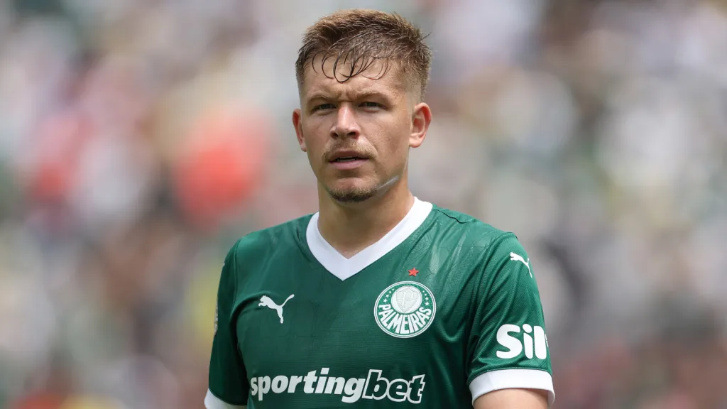 Bruno Fuchs, zagueiro do Palmeiras durante partida contra o Botafogo (Photo by Francois Nel/Getty Images)