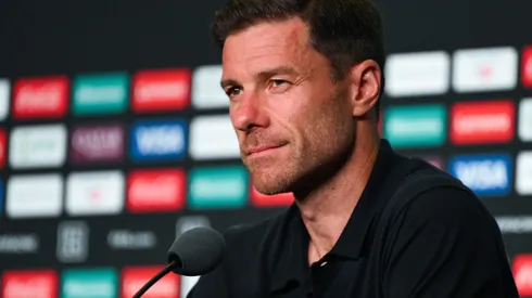 Xabi Alonso mira o título do Mundial de Clubes