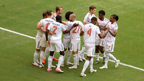 Parte do elenco do Bayern comera gol sobre o Flamengo