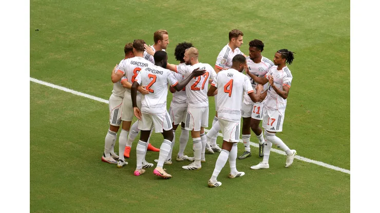 Parte do elenco do Bayern comera gol sobre o Flamengo