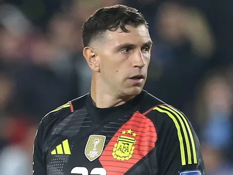 Chelsea tenta Dibu Martínez mas goleiro só aceita ir para o United