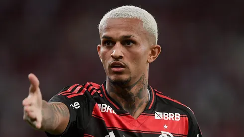 Juventus se aproxima de Wesley.