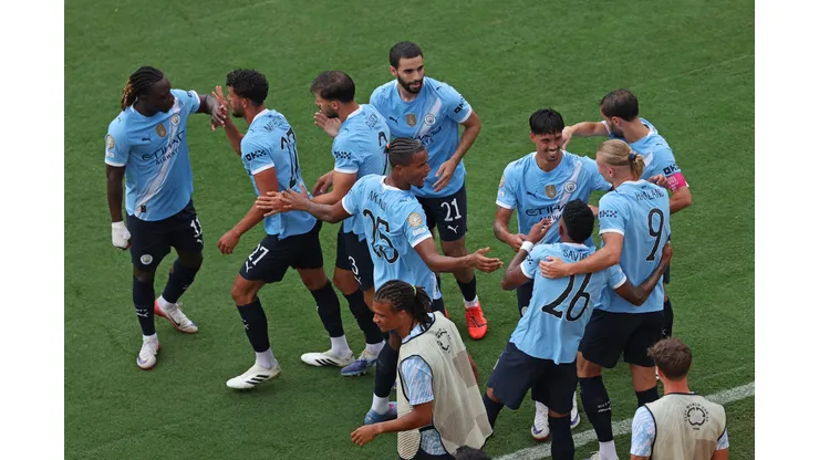 Elenco do City comemora gol sobre a Juventus