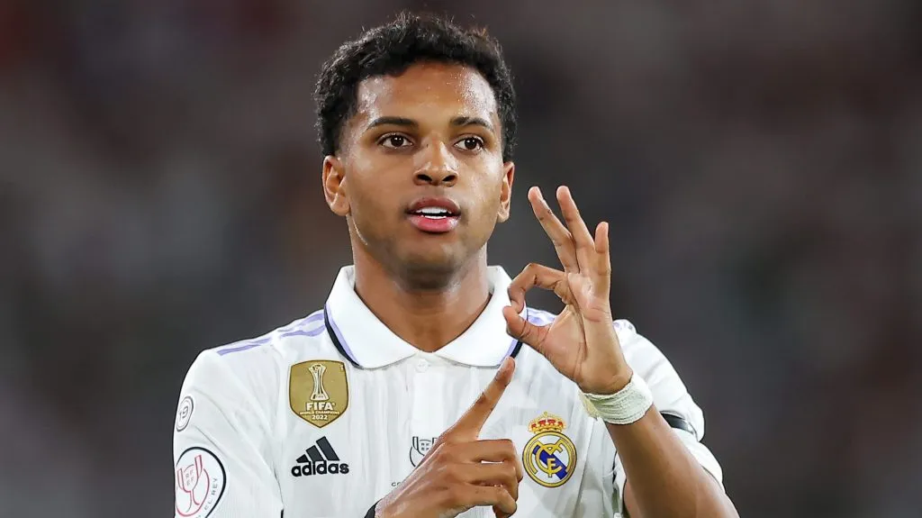 Rodrygo, com a camisa branca do Real Madrid