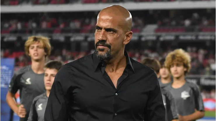 Para Verón, é urgente investir em infraestrutura, gestão e formação para que a Argentina volte a competir em alto nível no futebol internacional. (Foto: Gustavo Garello/Getty Images)