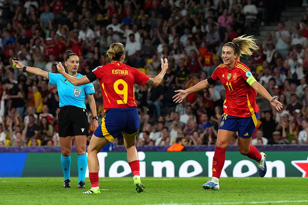 Alexia Putellas comemora gol contra Portugal (Photo by Daniela Porcelli/Getty Images)