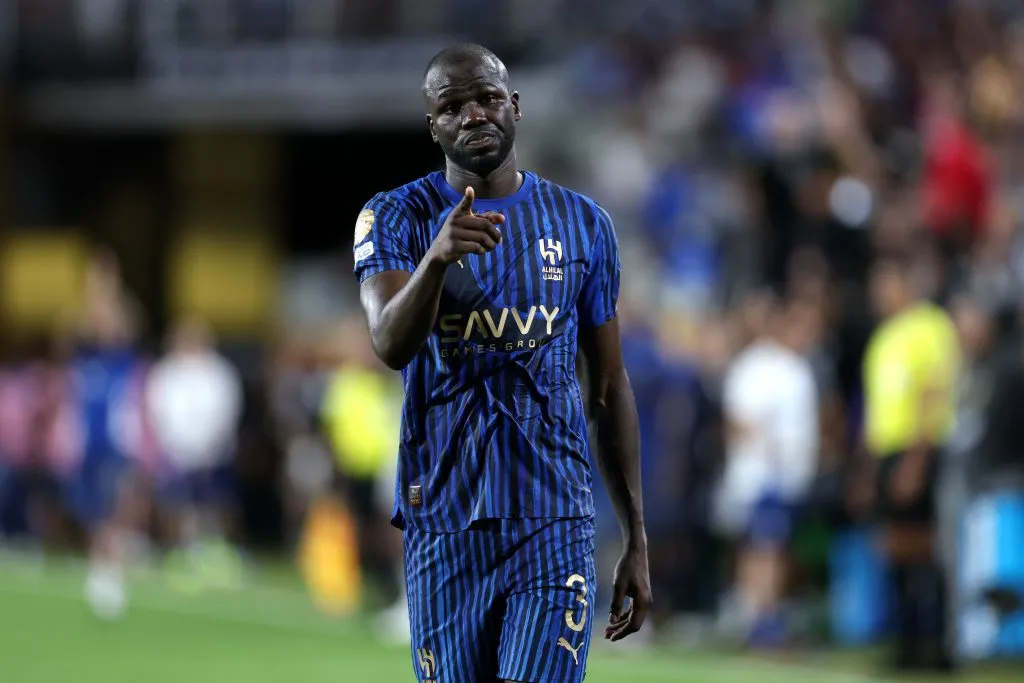 Zagueiro Koulibaly pode ser uma peça mais que importante na zaga e também no ataque em Fluminense x Al-Hilal. Jogador do time árabe já marcou um gol na competição. (Photo by Francois Nel/Getty Images)