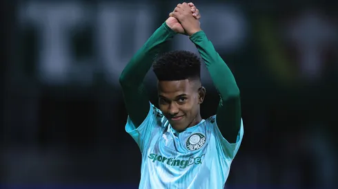 Estêvão jogador do Palmeiras antes de partida contra o Sporting Cristal