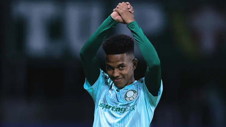 Estêvão jogador do Palmeiras antes de partida contra o Sporting Cristal