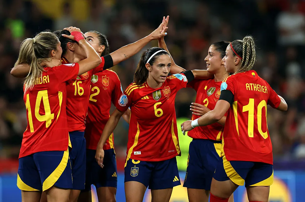 Jogadoras da Espanha comemoram gol contra Portugal (Photo by Alexander Hassenstein/Getty Images)