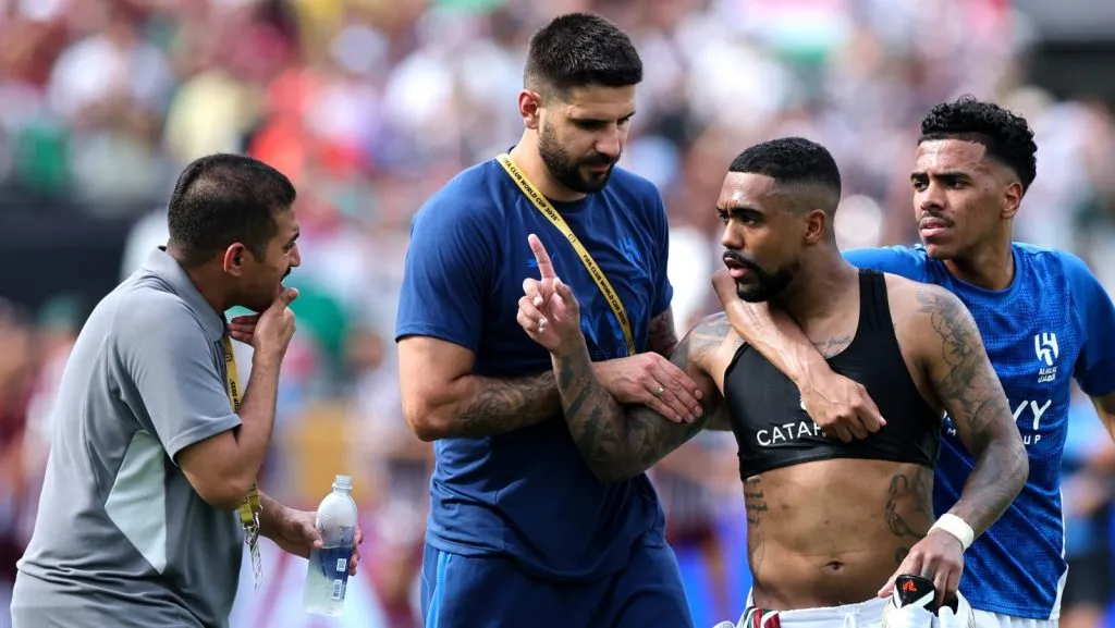 Após a eliminação do Al Hilal no Mundial de Clubes, Malcom protagonizou um momento tenso com torcedores que o criticaram. (Photo by Alex Grimm/Getty Images)