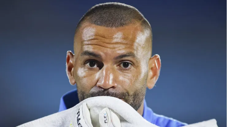 Torcida do Palmeiras pede a saída de Weverton após falha contra o Chelsea e Bento ganha força. (Photo by Ernesto Ryan/Getty Images)