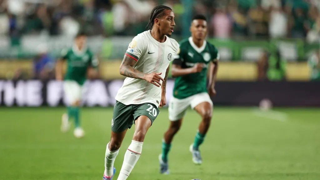 João Pedro em campo pelo Chelsea. Foto: Luke Hales/Getty Images