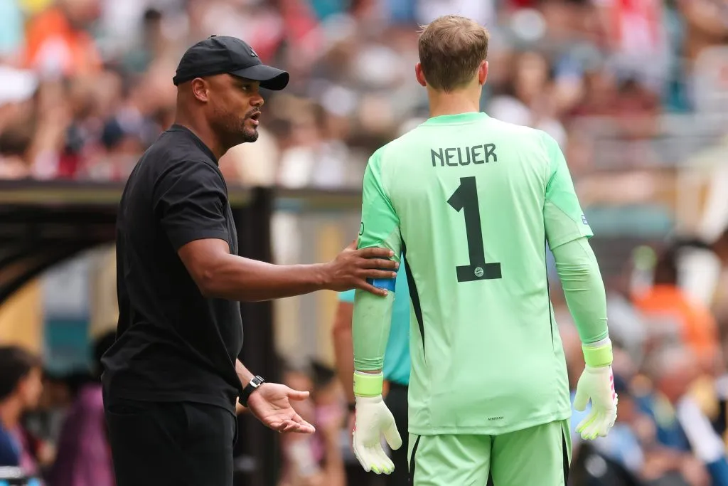Kompany ao lado de Neuer (Photo by Michael Reaves/Getty Images)