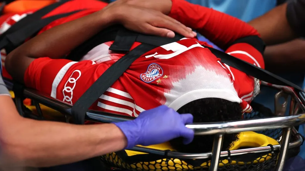 Musiala sofre lesão grave em PSG x Bayern e Neymar se solidariza com o craque