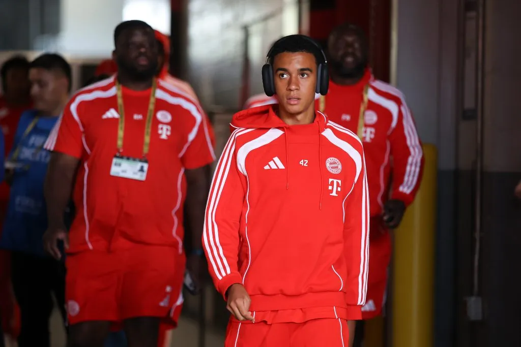 Musiala acabou se lesionando e perderá metade da próxima temporada europeia – (Photo by Alex Grimm/Getty Images)