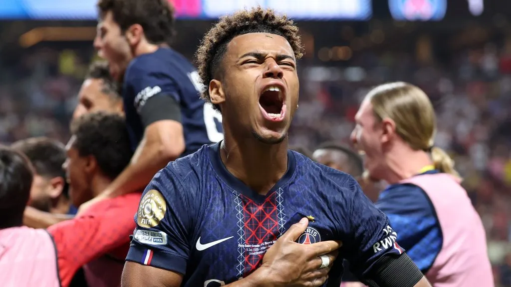 Doue, jogador do PSG, comemorando um gol. (Photo by Kevin C. Cox/Getty Images)
