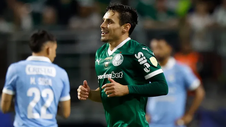 Raphael Veiga em jogo do Palmeiras