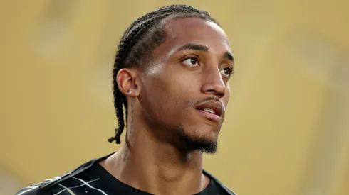 João Pedro antes de jogo do Chelsea