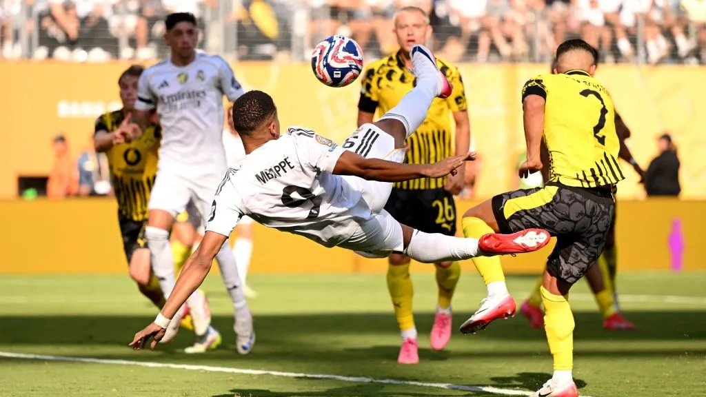 Mbappé marcando gol da classificação do Real Madrid. Foto: David Ramos/Getty Images