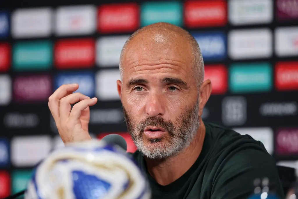 Enzo Maresca, treinador do Chelsea, comentou que FLuminense e os Blues chegam em momentos diferentes na competição. Ele questionou a quantidade de partidas que o time brasileiro fez, que foi pelo menos 70, enquanto o time inglês disputou 62 e não 63 que ele comentou em entrevista coletiva na última segunda (7). (Photo by Alex Grimm/Getty Images)