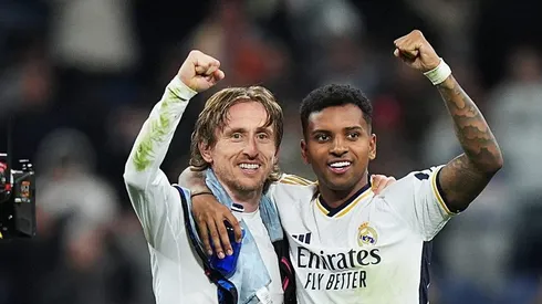 Modric tenta impedir saída de Rodrygo do Real Madrid.