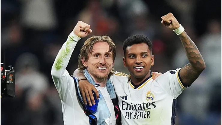 Modric tenta impedir saída de Rodrygo do Real Madrid.