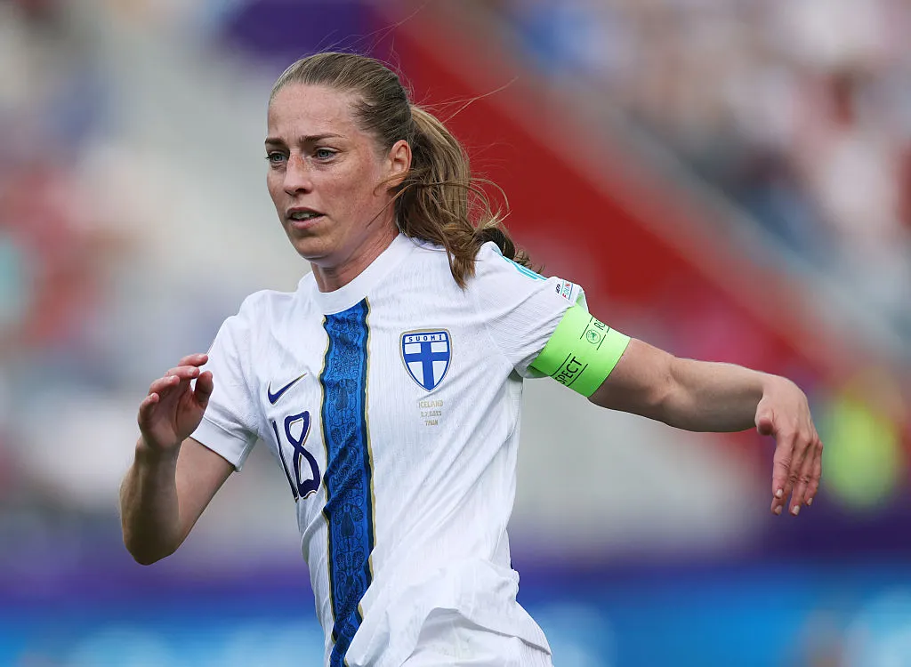 Linda Sallstrom capitã da Finlândia (Footage by Eddie Keogh/Getty Images)