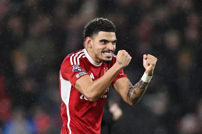 Morgan Gibbs-White  deve fechar com o Tottenham, segundo informações do jornalista Fabrizio Romano. Jogador teria acertado termos pessoais com o Manchester City, mas os Spurs querem acionar a cláusula de rescisão do meio-campista  (Photo by Michael Regan/Getty Images)