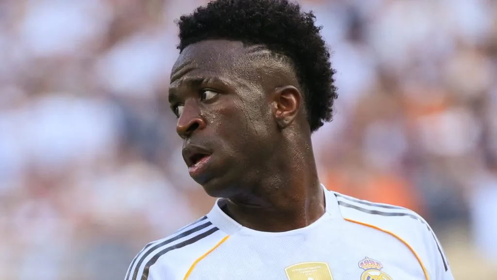 Vinicius Júnior em campo pelo Real Madrid (Photo by David Ramos/Getty Images)