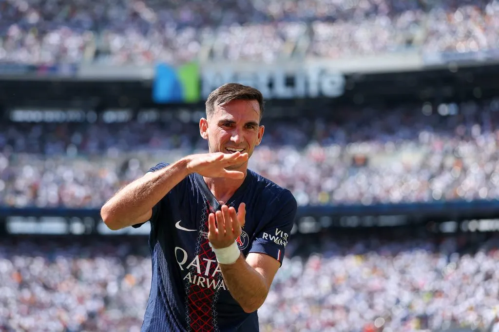 Fabián Ruíz, com a camisa azul do PSG