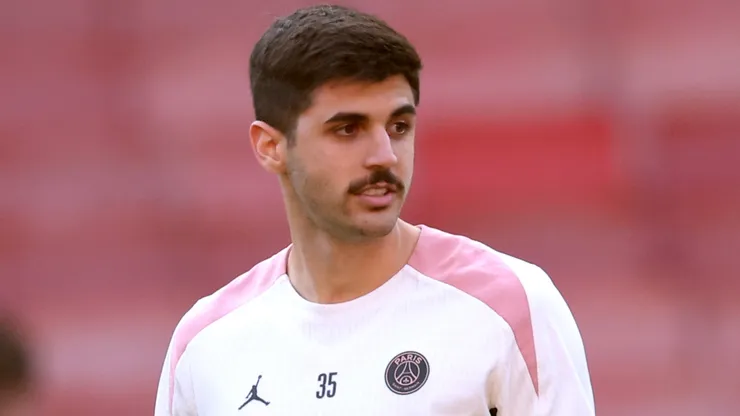 Lucas Beraldo, zagueiro do PSG, projeta final contra o Chelsea no Mundial de Clubes. Foto: Alex Davidson/Getty Images
