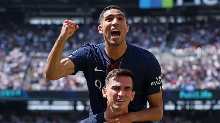 Fabián Ruiz e Hakimi e comemorando gol contra o Real Madrid. Foto: Buda Mendes/Getty Images
