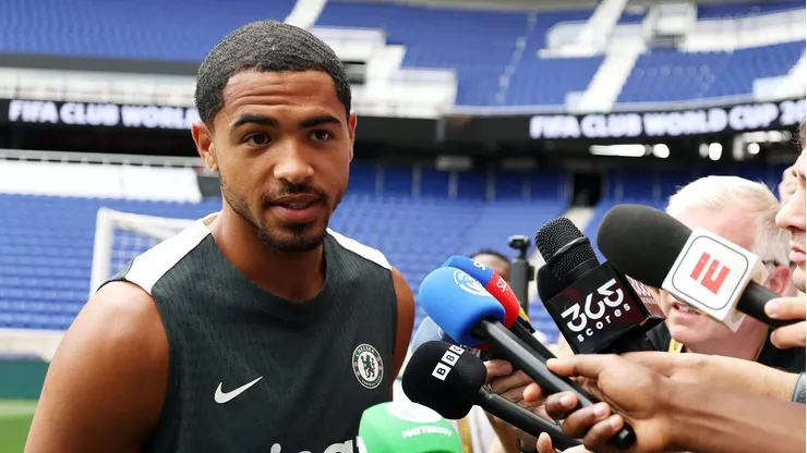 Torcida do Chelsea se irrita com declaração de Colwill antes da final contra o PSG. (Photo by Buda Mendes/Getty Images)