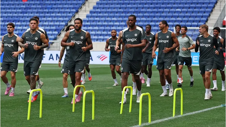 Visão geral do interior do estádio enquanto os jogadores do Chelsea FC treinam durante a sessão de treinamento da equipe, antes da final da Copa do Mundo de Clubes da FIFA 2025 entre Chelsea FC e Paris Saint-Germain, no The Stadium at Harrison, em 11 de julho de 2025, em Harrison, Nova Jersey. (Foto de Buda Mendes/Getty Images)