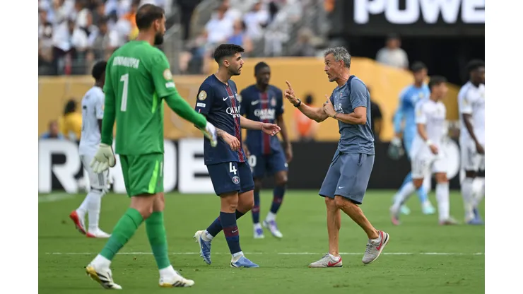 Beraldo e Luis Enrique em conversa