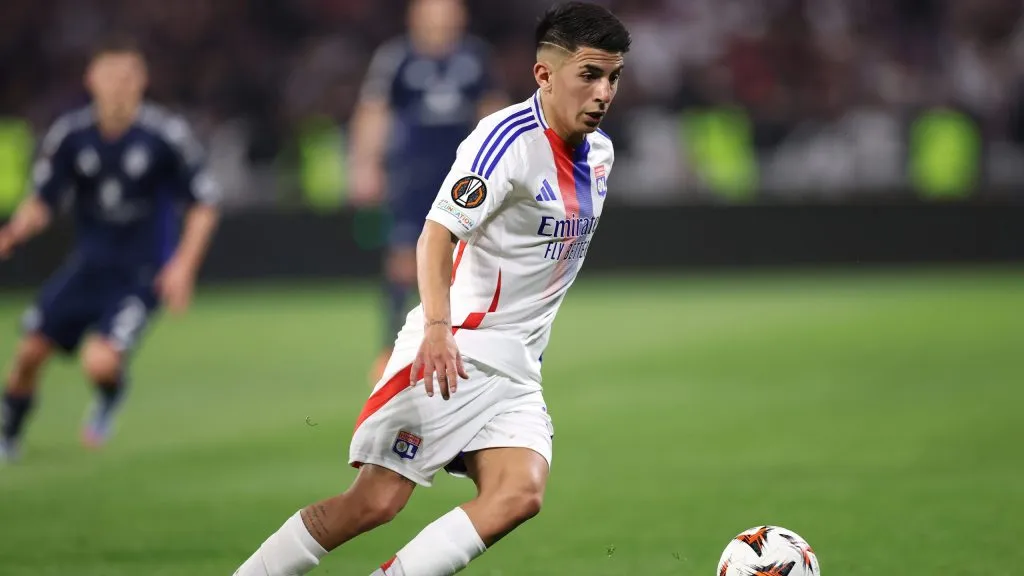 Thiago Almada em jogo do Lyon. Foto: Michael Steele/Getty Images