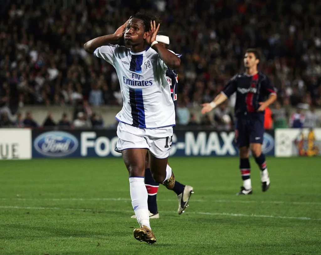 Drogba comemorando gol contra o PSG. (Photo by Shaun Botterill/Getty Images)