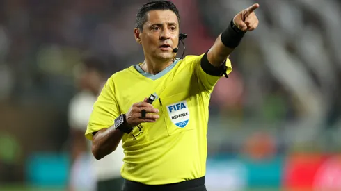 Alireza Faghani apita PSG x Chelsea e coleciona finais no currículo